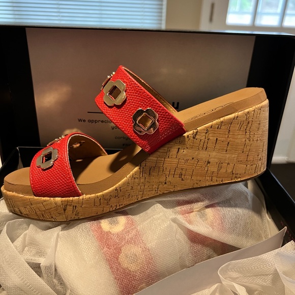 New Corkys Hi Tide Red Sandals with Gold  Accents size 9 - Picture 5 of 8